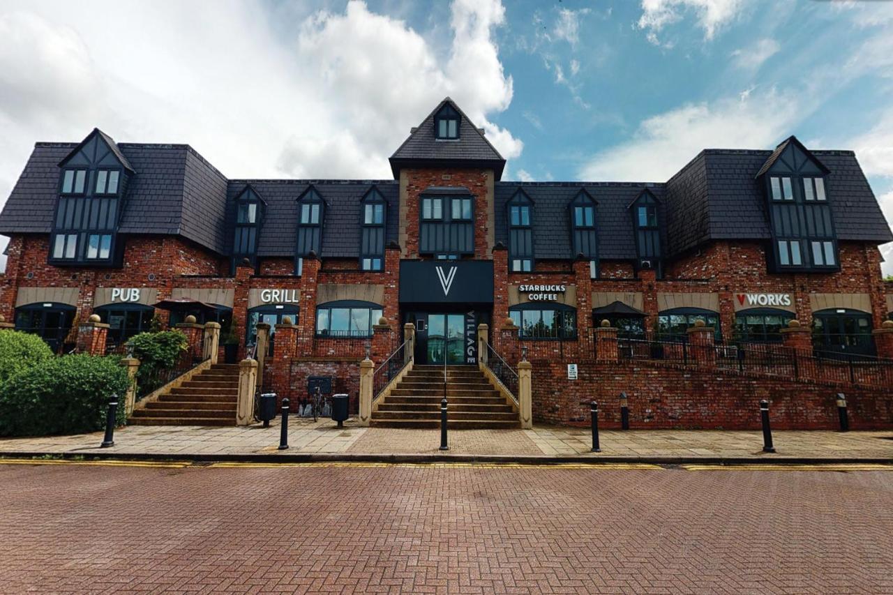 Village Hotel Warrington Bagian luar foto