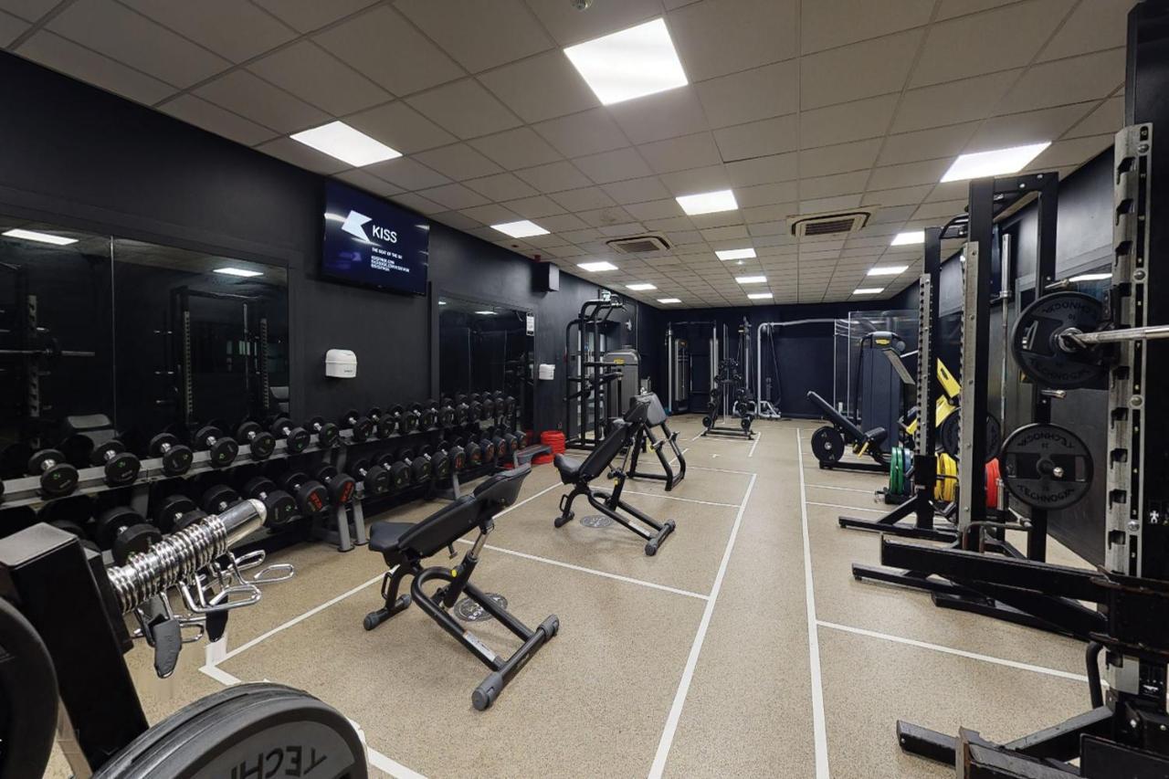 Village Hotel Warrington Bagian luar foto