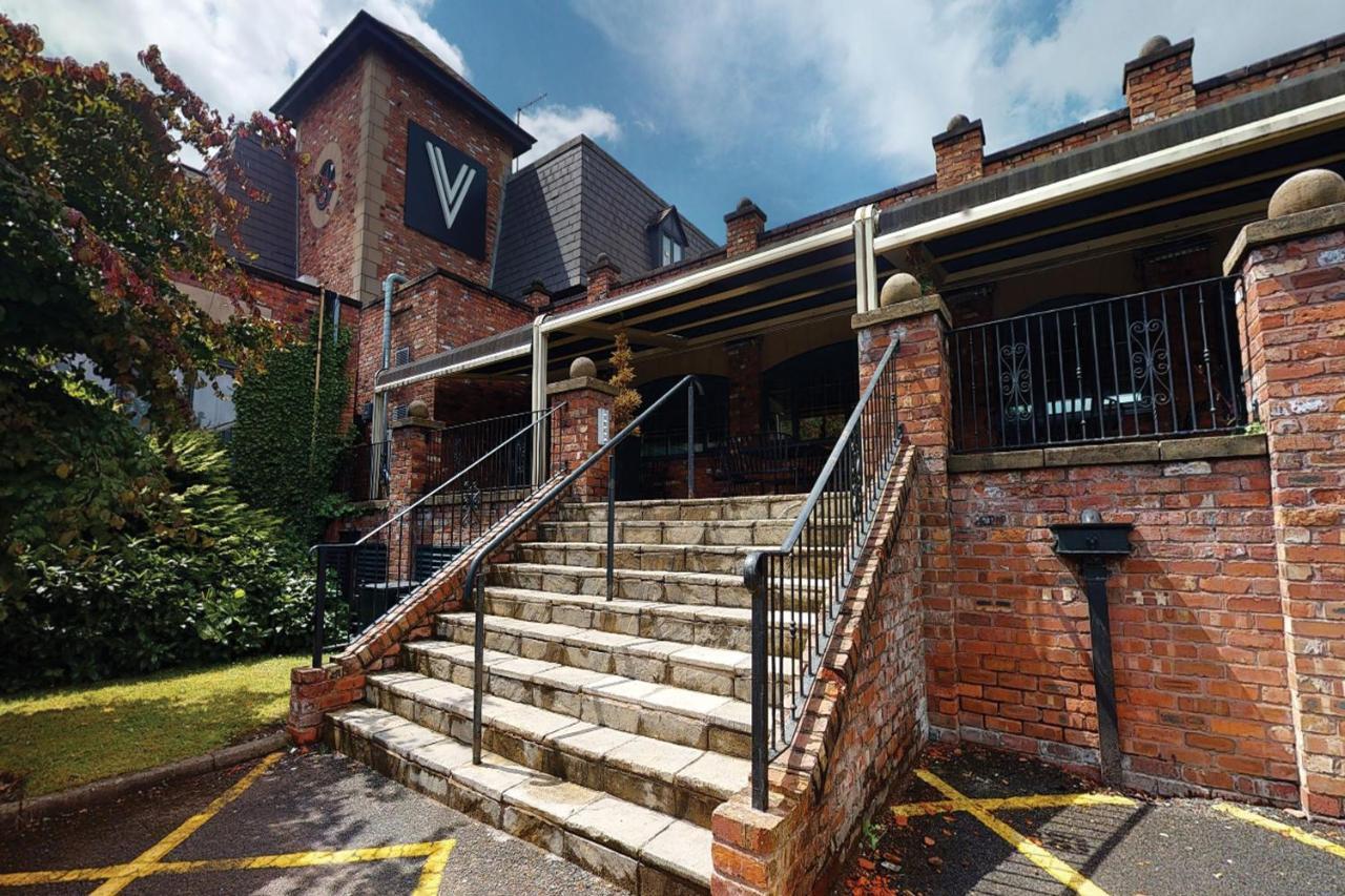 Village Hotel Warrington Bagian luar foto