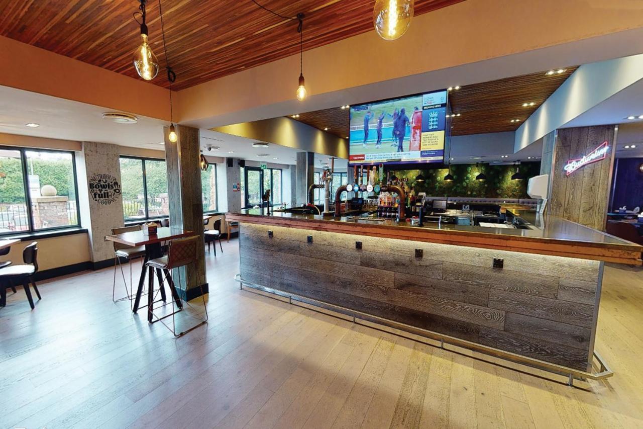 Village Hotel Warrington Bagian luar foto