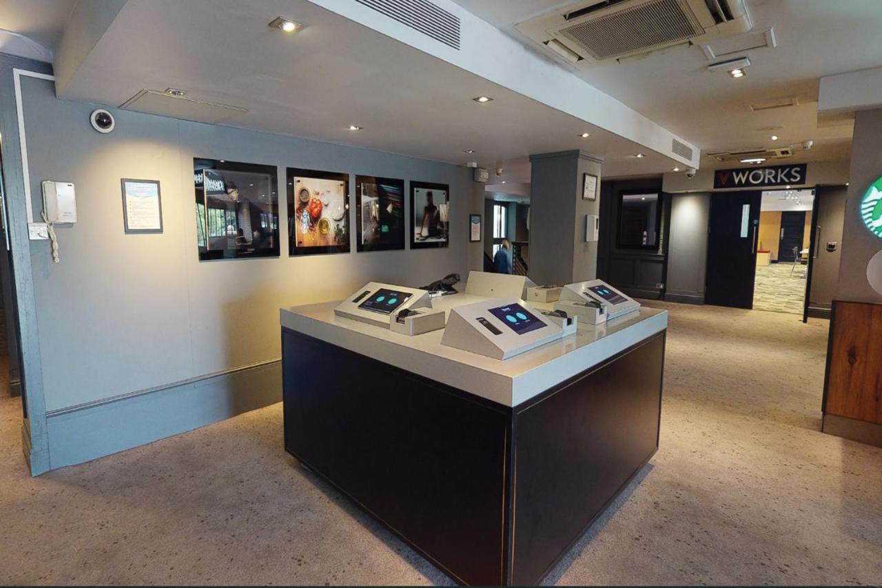 Village Hotel Warrington Bagian luar foto