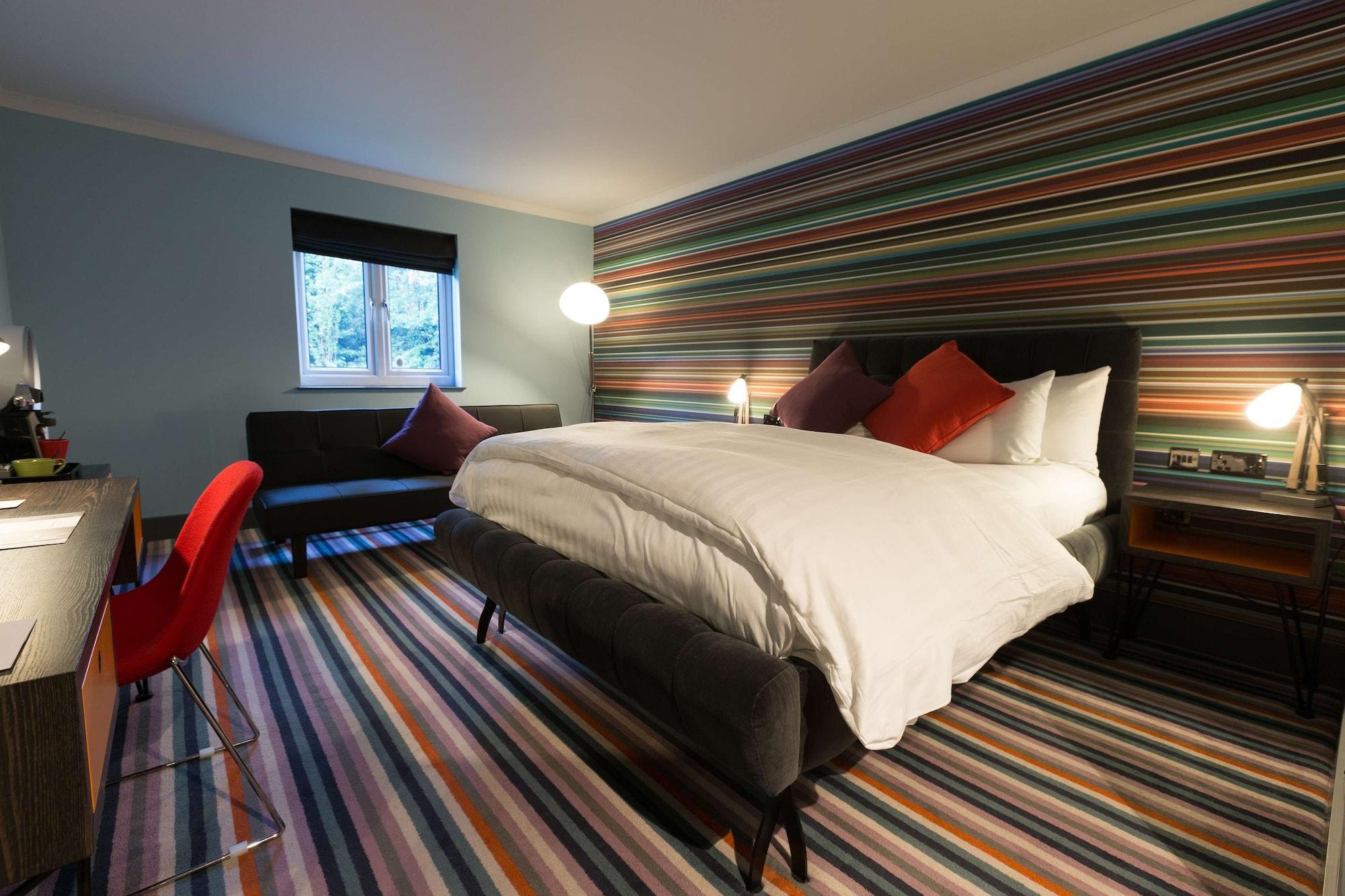 Village Hotel Warrington Bagian luar foto