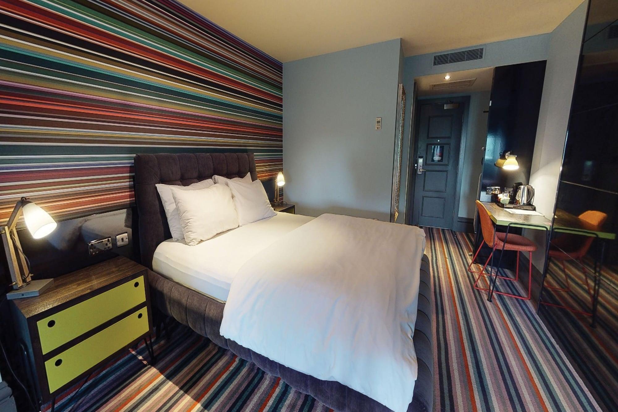 Village Hotel Warrington Bagian luar foto