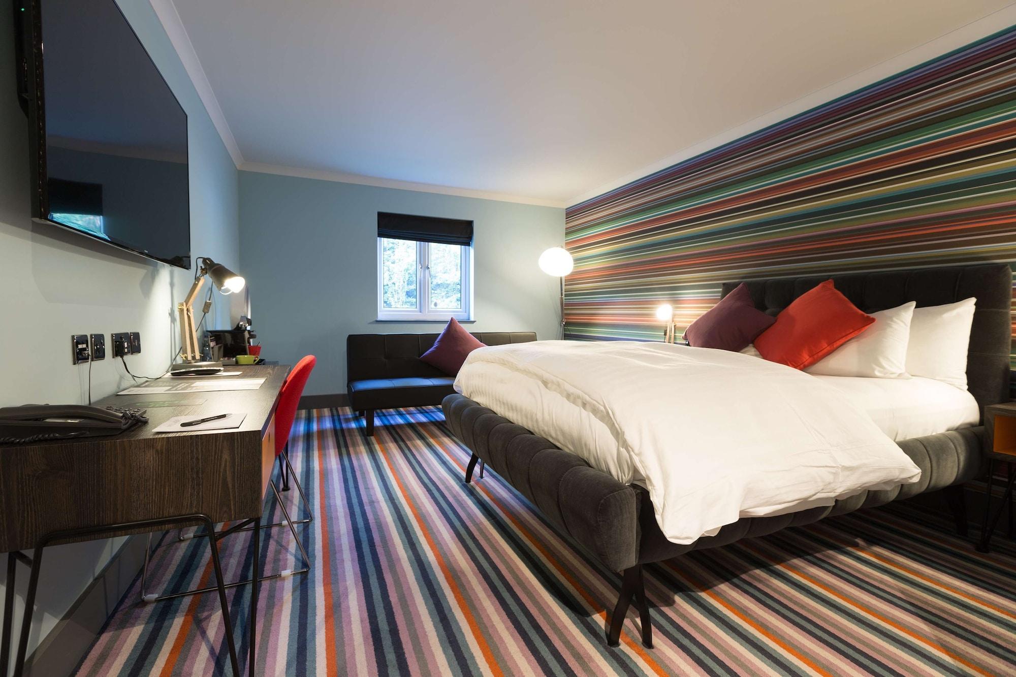 Village Hotel Warrington Bagian luar foto