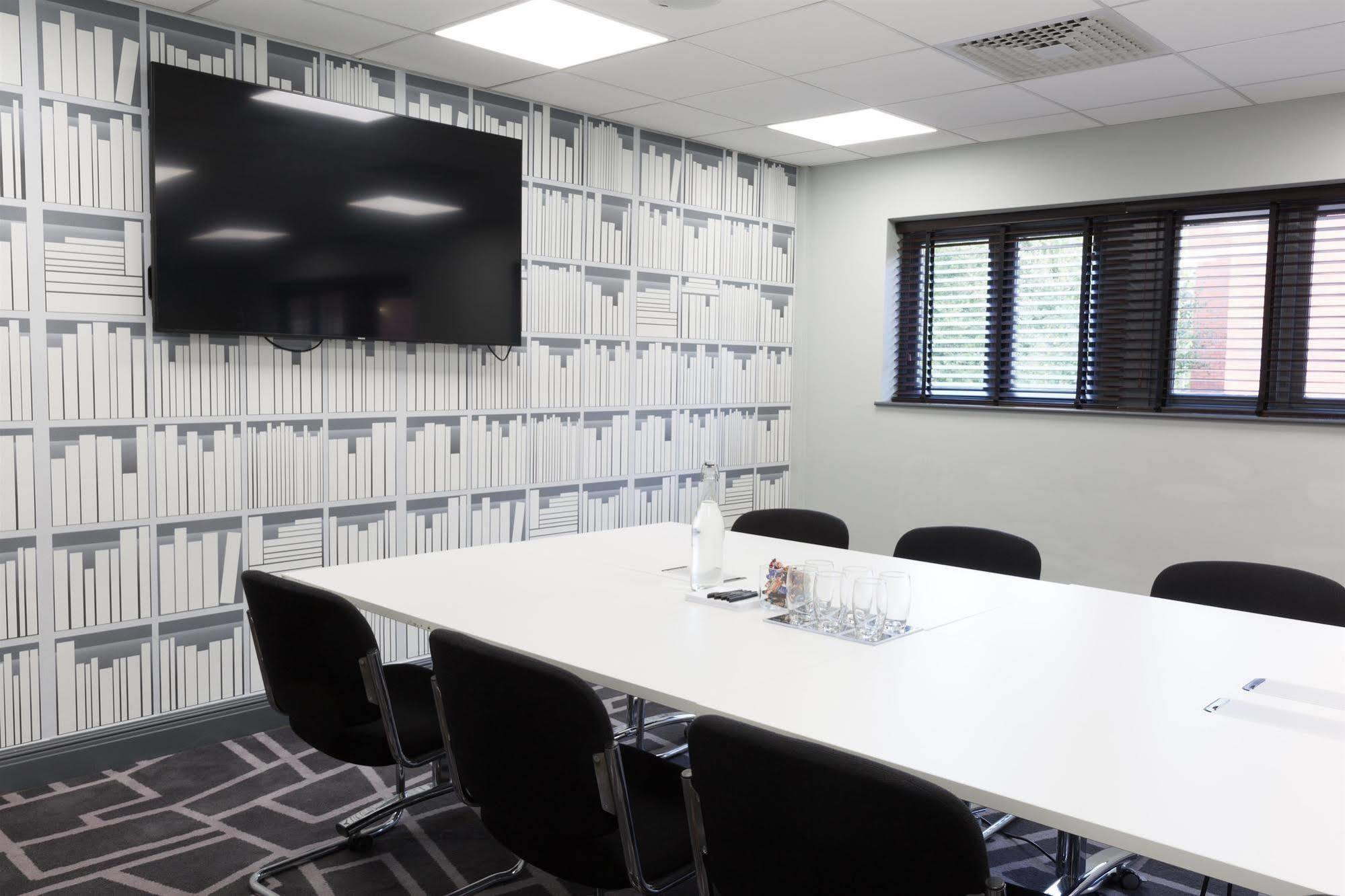 Village Hotel Warrington Bagian luar foto
